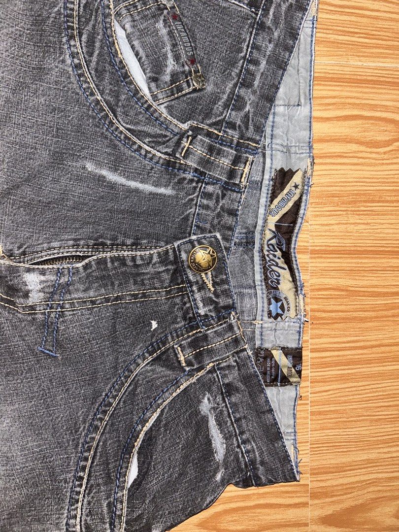 Raider Denim Shorts (Category: Shorts) located in Quezon City. Submitted by morningstar.to (Listing ID 1459610101, Image 3). Description: L - 19 W - 16 L.O - 10.