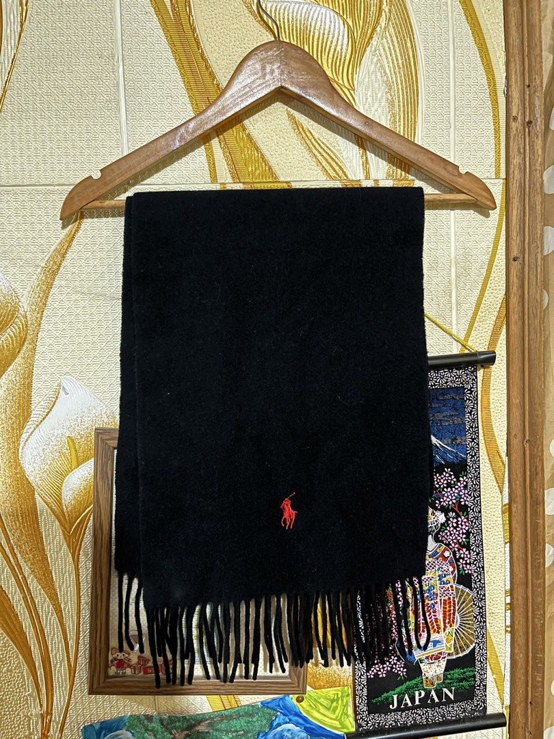 Ralph Lauren Wool scarf (Category: Scarves) located in Valencia. Submitted by bordzsthrift (Listing ID 1459648678, Image 1). Description: Exellent Condition No issue .