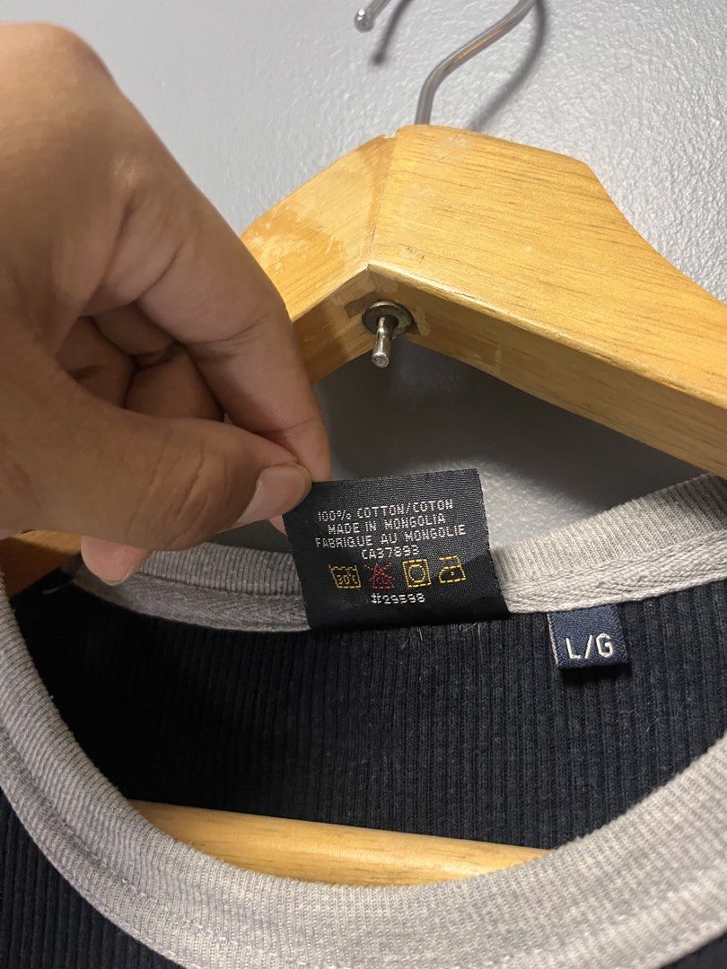 Randy River Black Ribbed T-shirt Size L (Category: Tshirts & Polo Shirts ) located in Cabuyao City. Submitted by bulandos (Listing ID 1459633340, Image 3). Description: - Randy River ribbed t-shirt - Black with grey collar and sleeve trim - 100% cotton - Tagged size L/G - Perfect basic tee.