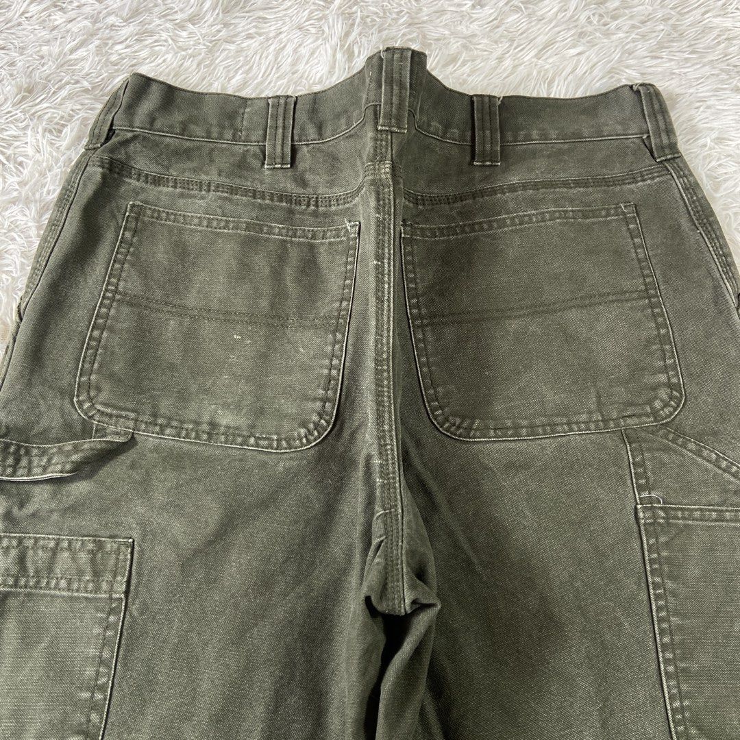 Rare Red Head Carpenter Short Moss in 36 (Category: Shorts) located in Naga. Submitted by rackstar4400 (Listing ID 1459598109, Image 3). Description: A proper workwear piece with a strong vintage feel. The Red Head Carpenter Short comes in a muted moss green color with the classic carpenter-style construction—easy to wear, durable-looking, and full of that old-school workwear character. The size 36 gives it a relaxed fit, especially when paired w