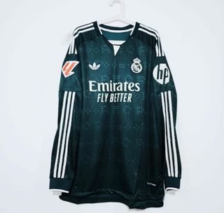 (Category: ) located in . Submitted by calcio_sport_jersey (Listing ID 1459671238, Image 1). Description: .