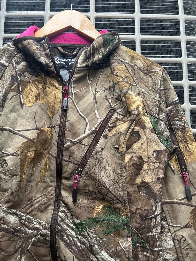 Realtree Extra Women's Camo Softshell Jacket (Category: Coats, Jackets and Outerwear) located in Manila. Submitted by zerowastethriftco. (Listing ID 1459541474, Image 2). Description: 26x18 As New Condition Heavy Clothe.
