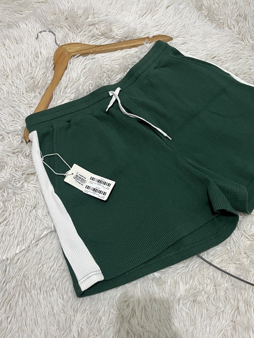 Recess Green Waffle Knit Pants Size 3 (Category: Other Bottoms) located in Manila. Submitted by janellecr38883 (Listing ID 1459629756, Image 1). Description: - Brand: Recess - Style: Green waffle knit pants - Size: 3 (29-31) - Features: Drawstring waist - Condition: Brand new with tags - Perfect for: Lounging or casual wear.