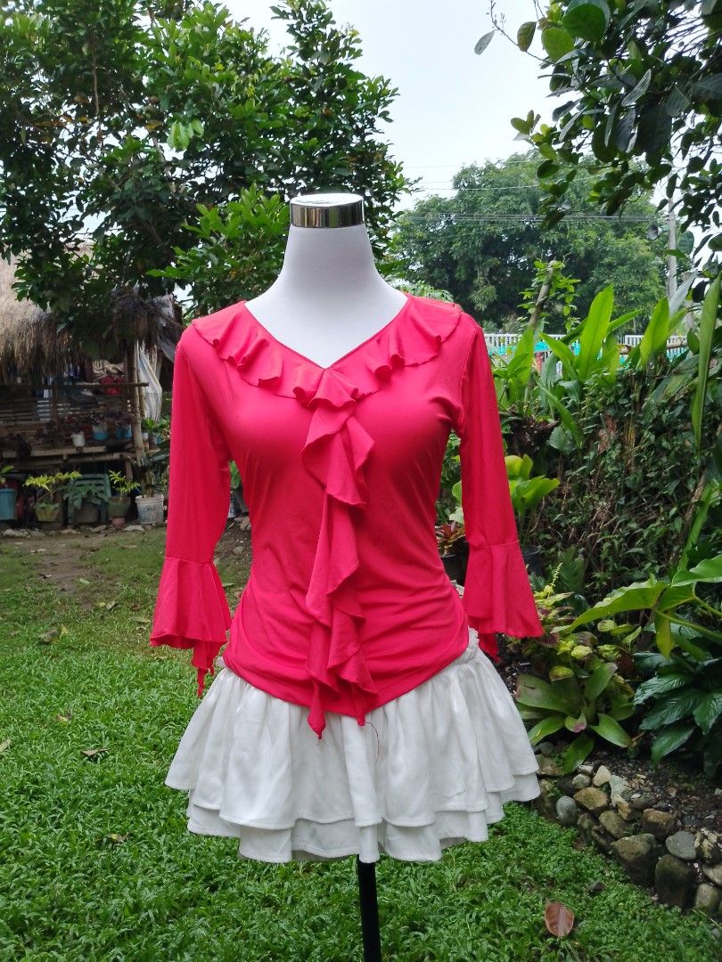 Red Ruffle Off-Shoulder Bell Sleeve Top (Category: Blouses) located in Laur. Submitted by zystilo (Listing ID 1446684522, Image 2). Description: - small - large - Features charming ruffles down the front - Stylish bell sleeves for a playful look - Versatile: great for nights out or casual days - Comfortable and easy to wear - Pairs perfectly with jeans or skirts.