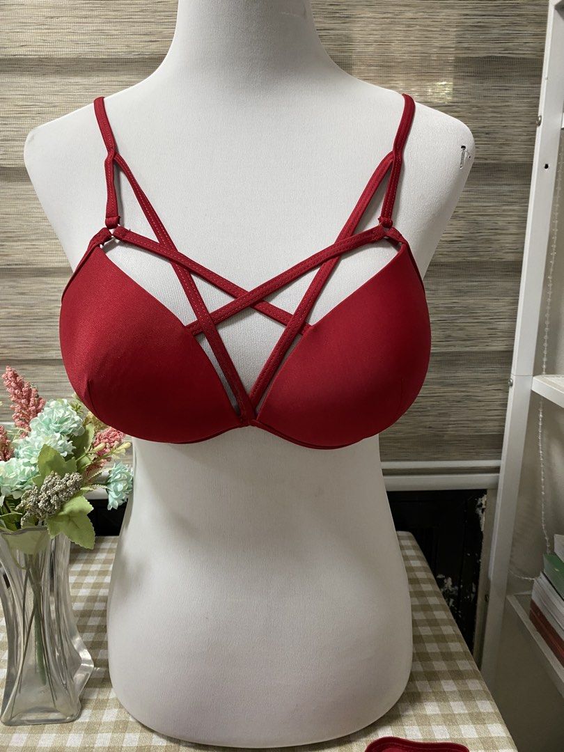 Red Strappy Bikini Set Size L (Category: Bikinis & Swimsuits) located in Cavite. Submitted by yc.shoppemnl (Listing ID 1459514854, Image 1). Description: - Vibrant red bikini set - Features a stylish strappy top design - Classic cut bottoms - Crafted from a blend of 82% polyester and 18% spandex - Adjustable straps and secure back clasp on the top for a perfect fit - Ideal for your next beach or pool adventure.