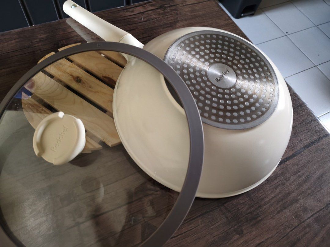 Redchef Nonstick Ti-Ceramic Large Wok – 30cm (Category: Cookware & Accessories) located in Pasig City. Submitted by fashion.for.less (Listing ID 1459572244, Image 3). Description: Decluttering our kitchen and letting go of this item, purchased in April 2026. It is in pristine, like-new condition and has been well cared for. Box is not included..