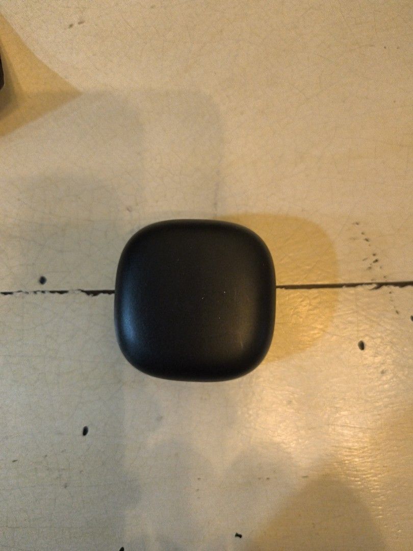 Redmi Black Earbuds Case (Category: Earphones) located in Manila. Submitted by royalearth.219 (Listing ID 1459602656, Image 2). Description: - Black Redmi earbuds case - Compact and portable design - Protects and charges your earbuds - Simple, no-fuss aesthetic - Ideal for everyday use - Compatible with Redmi earbuds ISSUE: One earphone i.