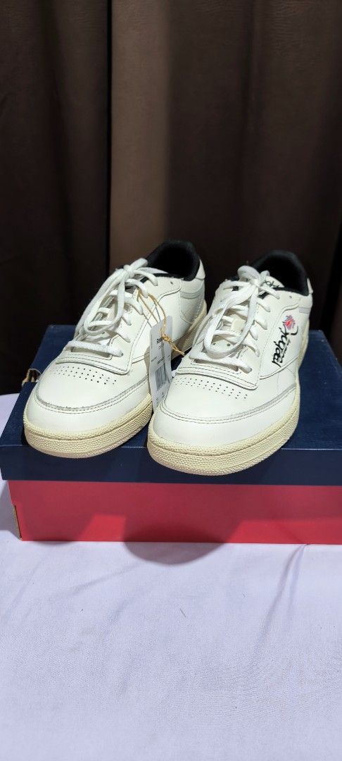 Reebok Club C 85 Unisex (Category: Sneakers) located in Paranaque City. Submitted by cherishop.ph (Listing ID 1459647472, Image 2). Description: - Reebok Club C 85 Sneakers - Size: US 7.5 / EUR 40 / 25.5cm - Includes original box - Ideal for everyday wear - Slightly used, pwede pa panregalo halos hindi nagamit..