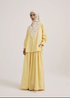 (Category: ) located in . Submitted by kaia.clothes (Listing ID 1459614307, Image 1). Description: .