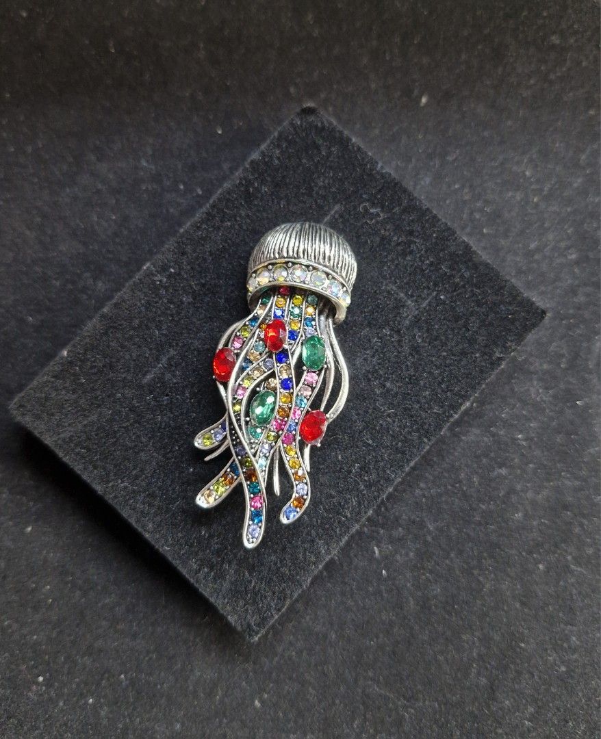 Retro Jellyfish Brooch (Category: Brooches) located in Taguig. Submitted by mommaschoice (Listing ID 1459550779, Image 1). Description: Brand new Unisex use Material: Alloy & Mix Colored Rhinestones Ships nationwide.