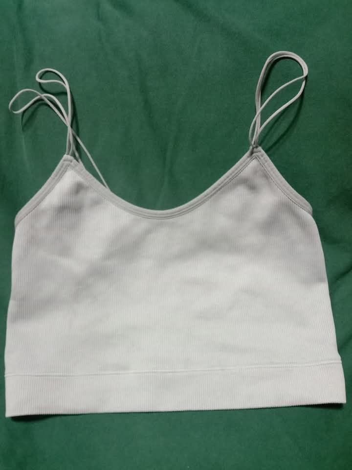 Ribbed Spaghetti Strap Crop Top (Category: Sleeveless) located in Batangas. Submitted by sheenx.09 (Listing ID 1459563253, Image 1). Description: - S on tag (xs to s) - Light grey ribbed crop top 😚 - Thin spaghetti straps 😃 - Stretchy material for a comfortable fit ✅ - Versatile: great for layering or wearing on its own - Simple and chic design.