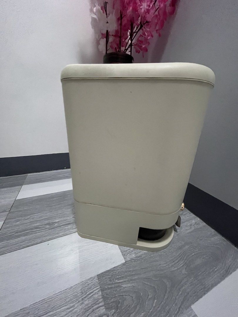 Rice Dispenser (Category: Pitchers & Dispensers) located in Manila. Submitted by swift_tiny_treasure (Listing ID 1459530468, Image 2). Description: .