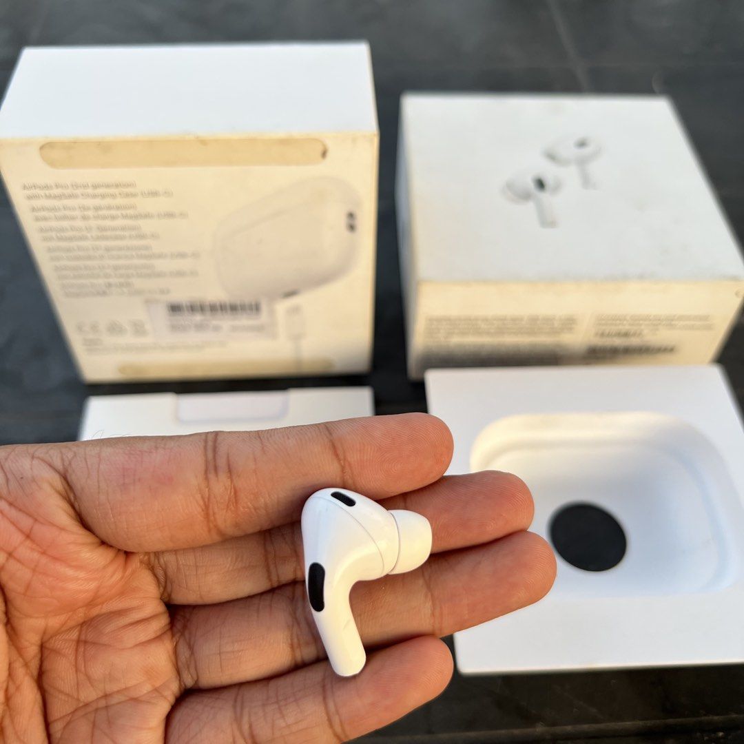 Right Pod Airpods Pro 2 Original (USB-C) (Category: Earphones) located in Cebu City. Submitted by luckyyfindss (Listing ID 1459543348, Image 2). Description: Right Pod Airpods Pro 2 Original (USB-C) I offer replacements to those missing or lost either charging case, left, and right Airpods Pro 2 this is the best for you 💯 - Still in great condition - A3047 Model Number - All features are working - Cleaned and sanitized - Minimal cosmetic issue b