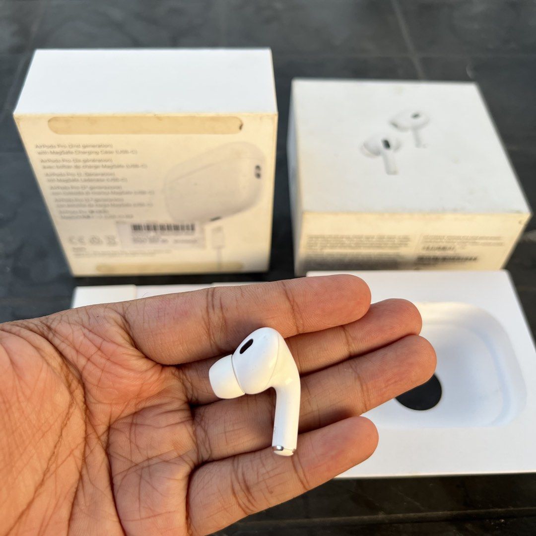 Right Pod Airpods Pro 2 Original (USB-C) (Category: Earphones) located in Cebu City. Submitted by luckyyfindss (Listing ID 1459543348, Image 1). Description: Right Pod Airpods Pro 2 Original (USB-C) I offer replacements to those missing or lost either charging case, left, and right Airpods Pro 2 this is the best for you 💯 - Still in great condition - A3047 Model Number - All features are working - Cleaned and sanitized - Minimal cosmetic issue b