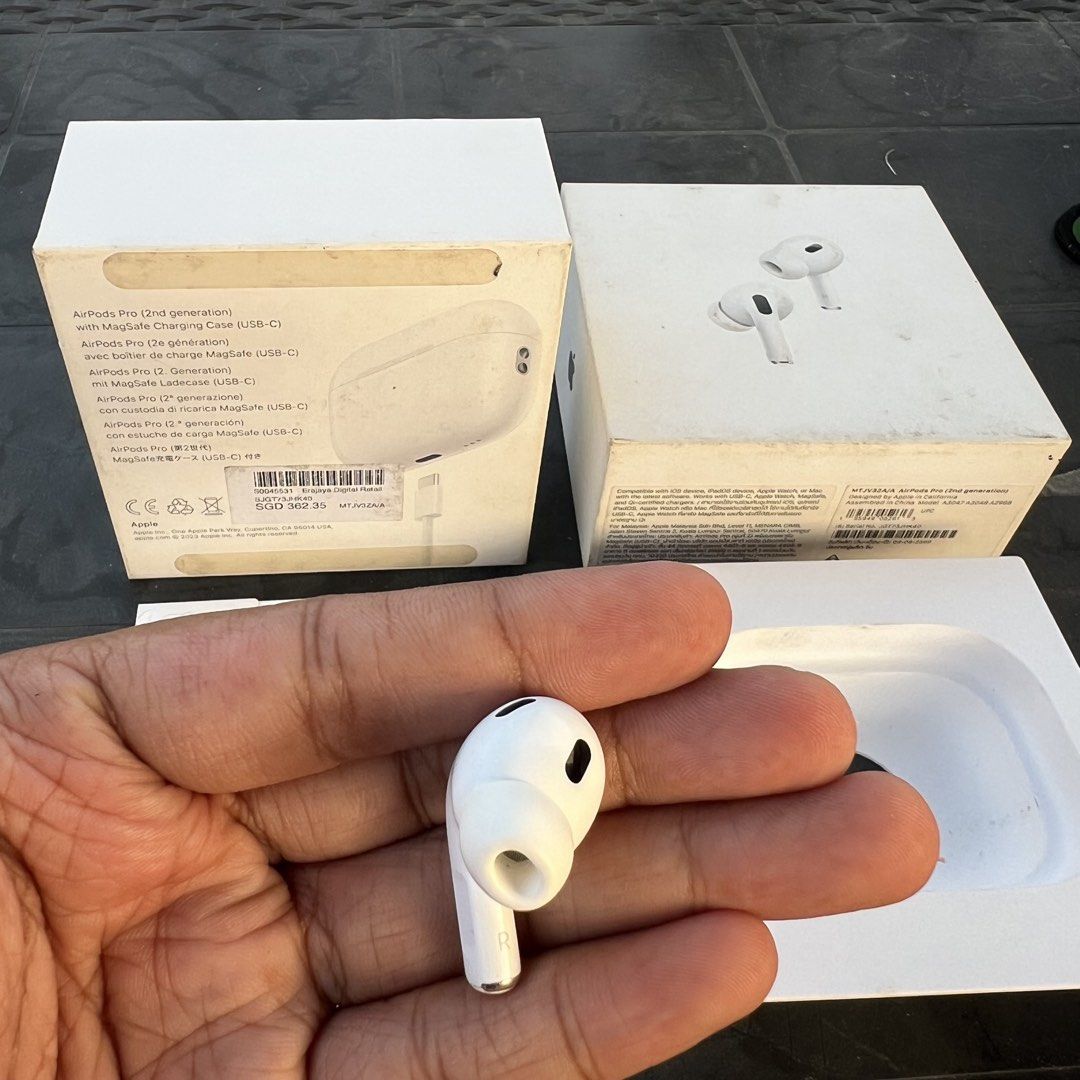 Right Pod Airpods Pro 2 Original (USB-C) (Category: Earphones) located in Cebu City. Submitted by luckyyfindss (Listing ID 1459543348, Image 3). Description: Right Pod Airpods Pro 2 Original (USB-C) I offer replacements to those missing or lost either charging case, left, and right Airpods Pro 2 this is the best for you 💯 - Still in great condition - A3047 Model Number - All features are working - Cleaned and sanitized - Minimal cosmetic issue b