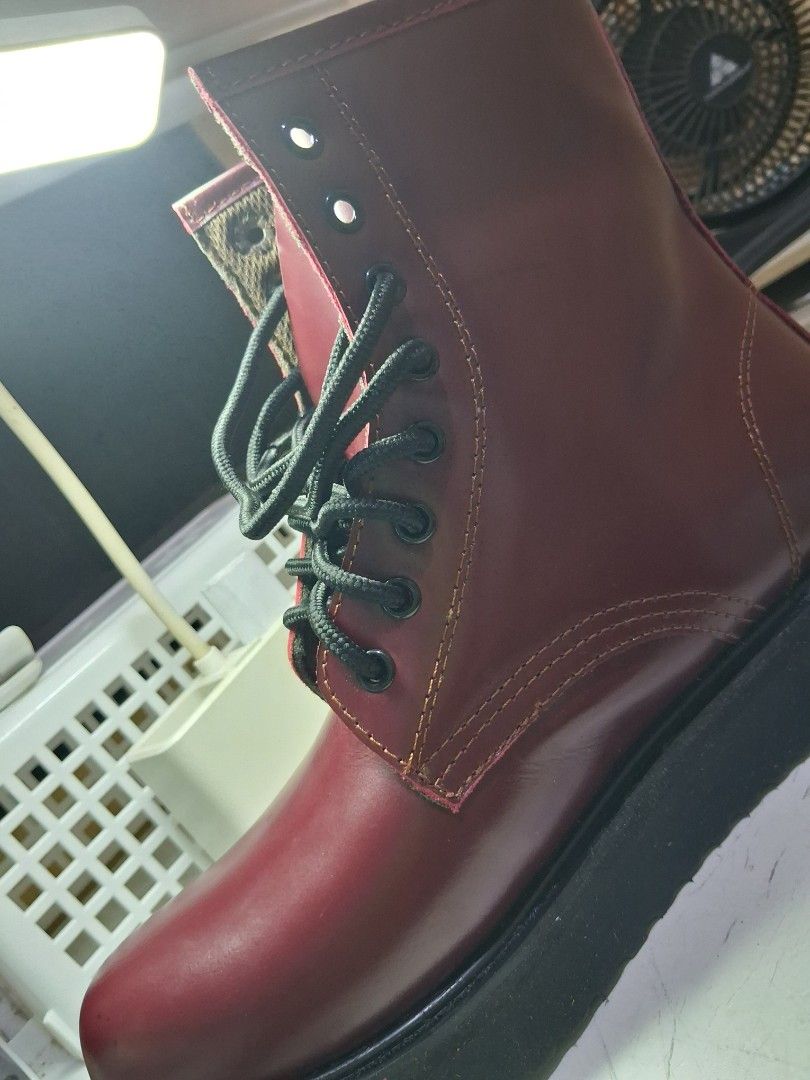Rob & Mara Heron Boots in Wine (Original Packaging) (Category: Boots) located in Manila. Submitted by mavrnmlt (Listing ID 1459688047, Image 2). Description: This is in Rob & Mara's Size 9. I was planning to use this for my travel abroad but I bought the wrong size. :( Dont be like me, chech the guide I uploaded and size up if you have a wide foot! :).