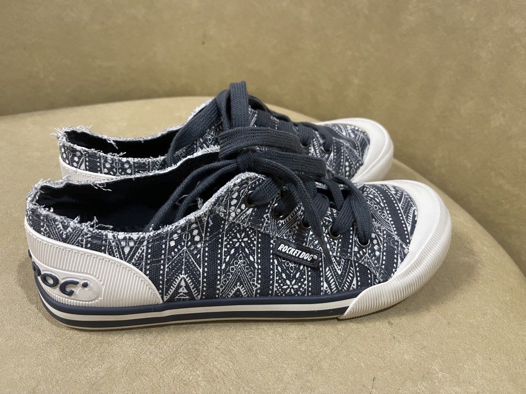 Rocket Dog Jazzin Canvas Sneakers (Category: Sneakers) located in San Jacinto. Submitted by lovedbylou.ph (Listing ID 1459617613, Image 2). Description: •best fits US 7 .