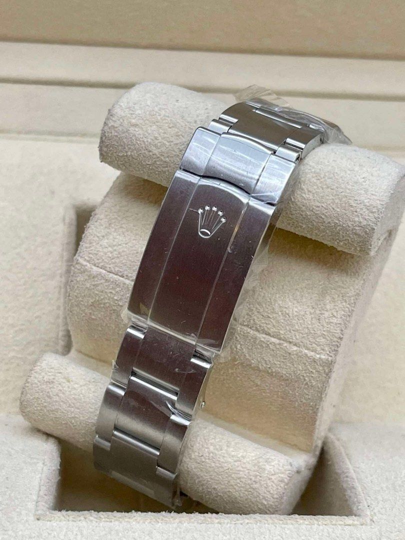 Rolex Oyster Perpetual Automatic Watch (Category: Luxury Watches) located in Manila. Submitted by watchesbyjamesdy (Listing ID 1459529291, Image 3). Description: - Rolex Oyster Perpetual Watch - Automatic Movement - Stainless Steel Case and Bracelet - Stunning Deep Purple Dial - Classic and Versatile Design - Perfect for Everyday Wear - Includes Original Box.