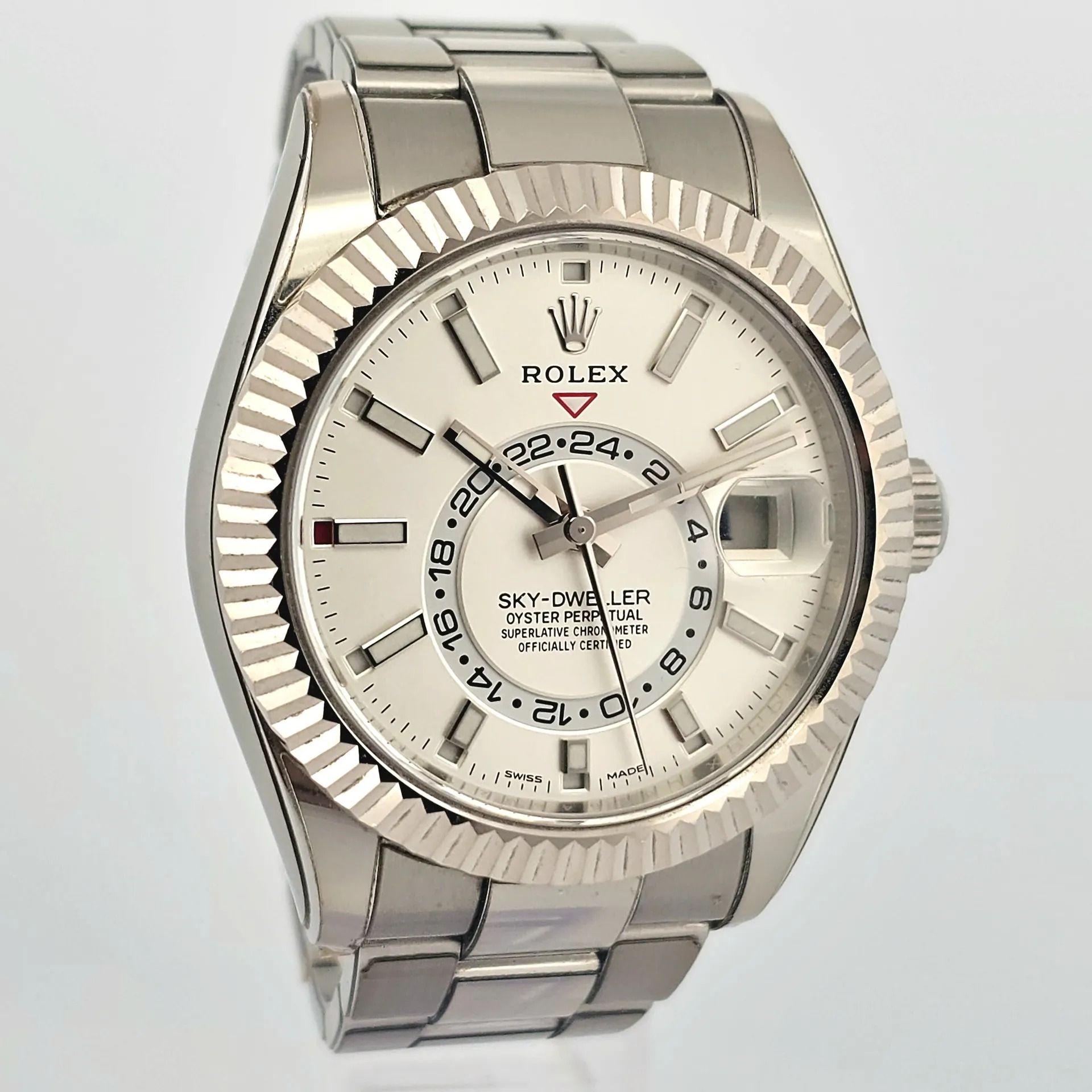 Rolex Sky-Dweller Oyster 326934-0001 (Category: Watches) located in Singapore. Submitted by watchbanka23 (Listing ID 1459521657, Image 1). Description: M260761URLX22 Watch Condition Very Good Warranty Card Year 2022 Diameter 42mm Movement Automatic Case Material Steel Dial Color White Accessories Includes original box and documentation No Exchange Thank You Want to see more watches we have please follow us on: Website: https://www.mingwatchchanne