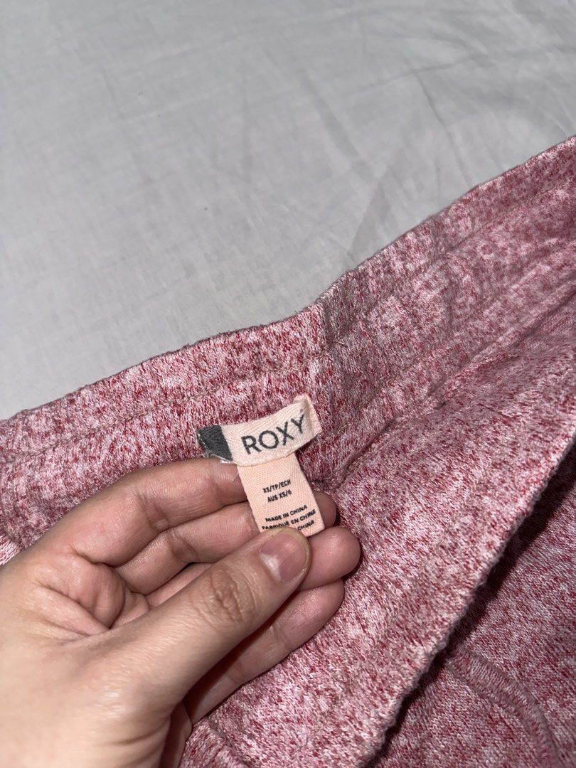 Roxy Pink Marled Knit Lounge Shorts XS (Category: Shorts) located in Santa Ana. Submitted by fatikilla (Listing ID 1459623292, Image 2). Description: - Roxy pink marled knit shorts - Size XS - Elastic waistband with drawstring - Two side pockets - Ideal for lounging or casual wear.