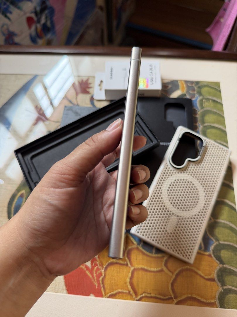 S24 ULTRA 12/512 (Category: Samsung) located in Pasay City. Submitted by kittymeangel (Listing ID 1459513666, Image 3). Description: Sale or swap S24 ultra Openline Dual sim Ntc No issue Smooth and presentable Unli check Unli reset Unit Case Cord Box Meetuo.