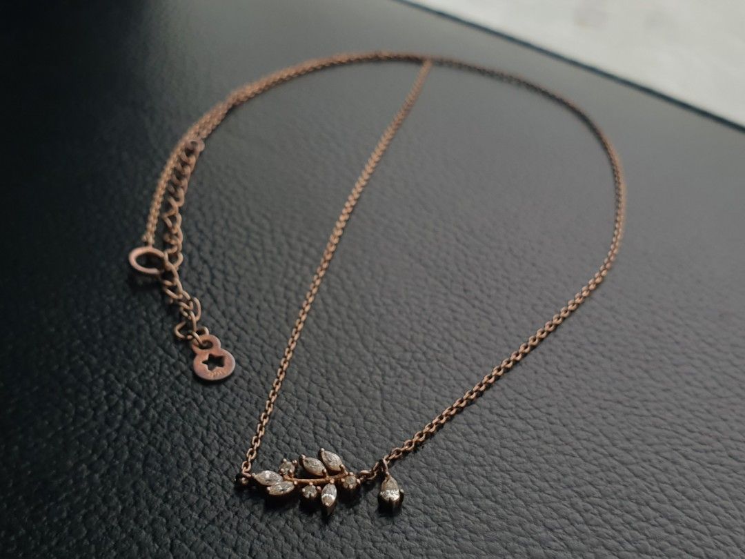 S925 Rosegold Leafy Vine Necklace (Category: Necklaces) located in Quezon City. Submitted by WasalakTwo (Listing ID 1459628538, Image 1). Description: Bought in Korea High quality Goodcondition 40cm to 45cm Open for delivery nationwide.