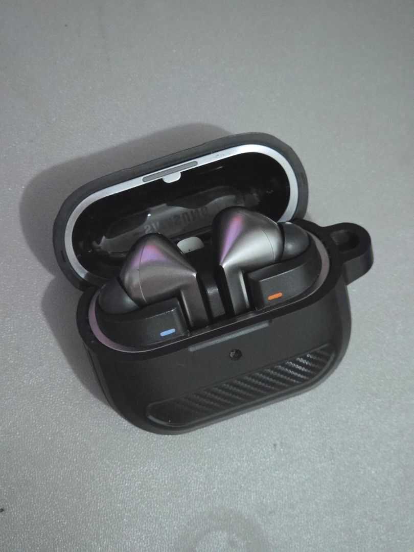 Samsung Buds Pro 3 with Spigen Case (Category: Earphones) located in Caloocan City. Submitted by morealesskazuha-27277 (Listing ID 1459613168, Image 2). Description: Samsung Buds Pro 3 with Spigen Case slightly use. see picture for reference. meet up: SM Clark or around Angeles and Dau, Pampanga.