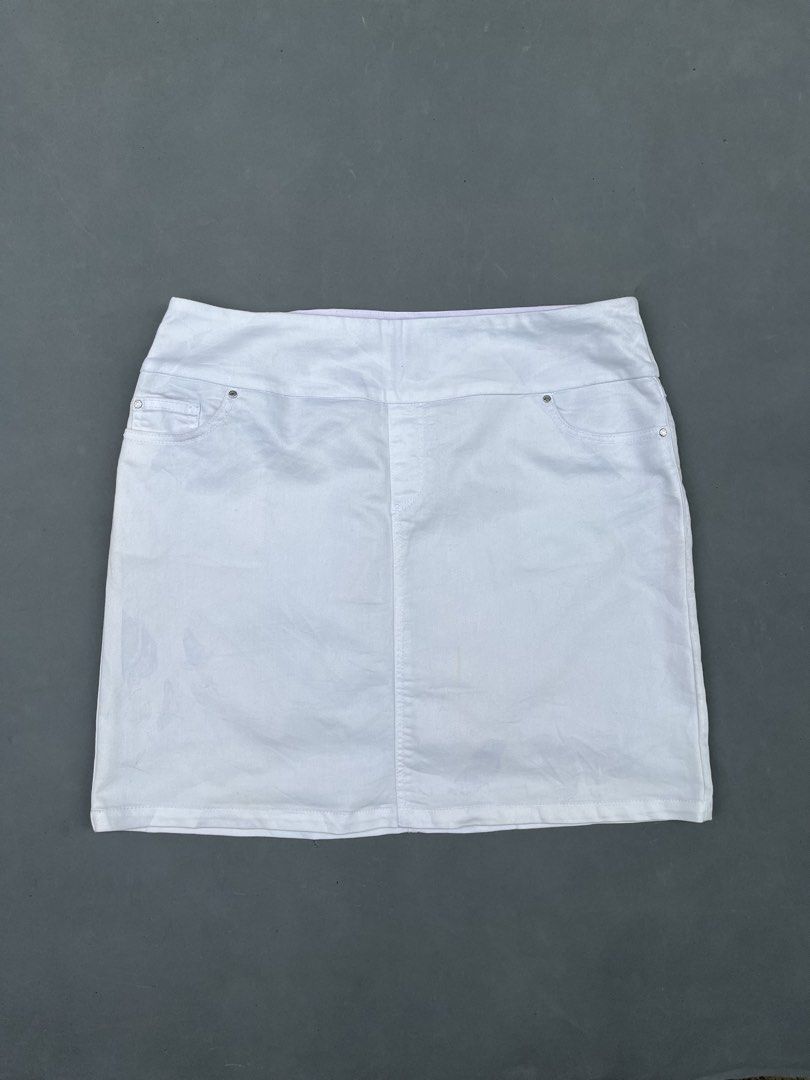 SC & CO (Category: Skirts) located in Quezon City. Submitted by kentstuff (Listing ID 1459635624, Image 1). Description: S.C. & CO. LADIES SKORT Size L On Tag Waist: 36-46 Length: 19 Condition: Excellent CR: 9.8/10 Issue: discoloration .
