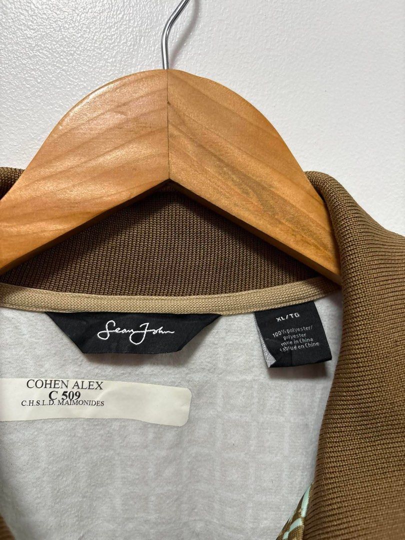 Sean John Track Jacket XL/TG Geometric Pattern (Category: Coats, Jackets and Outerwear) located in Taguig. Submitted by jhayarpuen15676 (Listing ID 1459529945, Image 2). Description: - Cool geometric pattern track jacket by Sean John - Full zip front closure - Convenient pockets - Size XL/TG - Made from 100% polyester - Ideal for casual wear - Dimes 26.5x30.5.