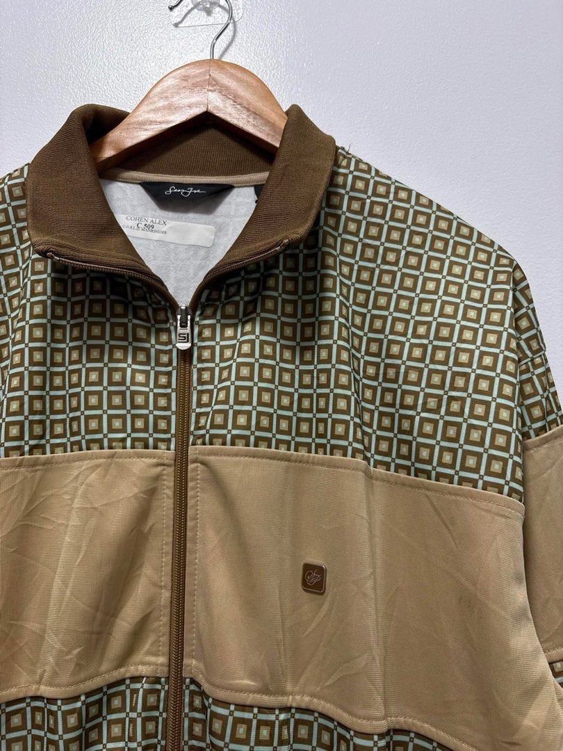 Sean John Track Jacket XL/TG Geometric Pattern (Category: Coats, Jackets and Outerwear) located in Taguig. Submitted by jhayarpuen15676 (Listing ID 1459529945, Image 3). Description: - Cool geometric pattern track jacket by Sean John - Full zip front closure - Convenient pockets - Size XL/TG - Made from 100% polyester - Ideal for casual wear - Dimes 26.5x30.5.