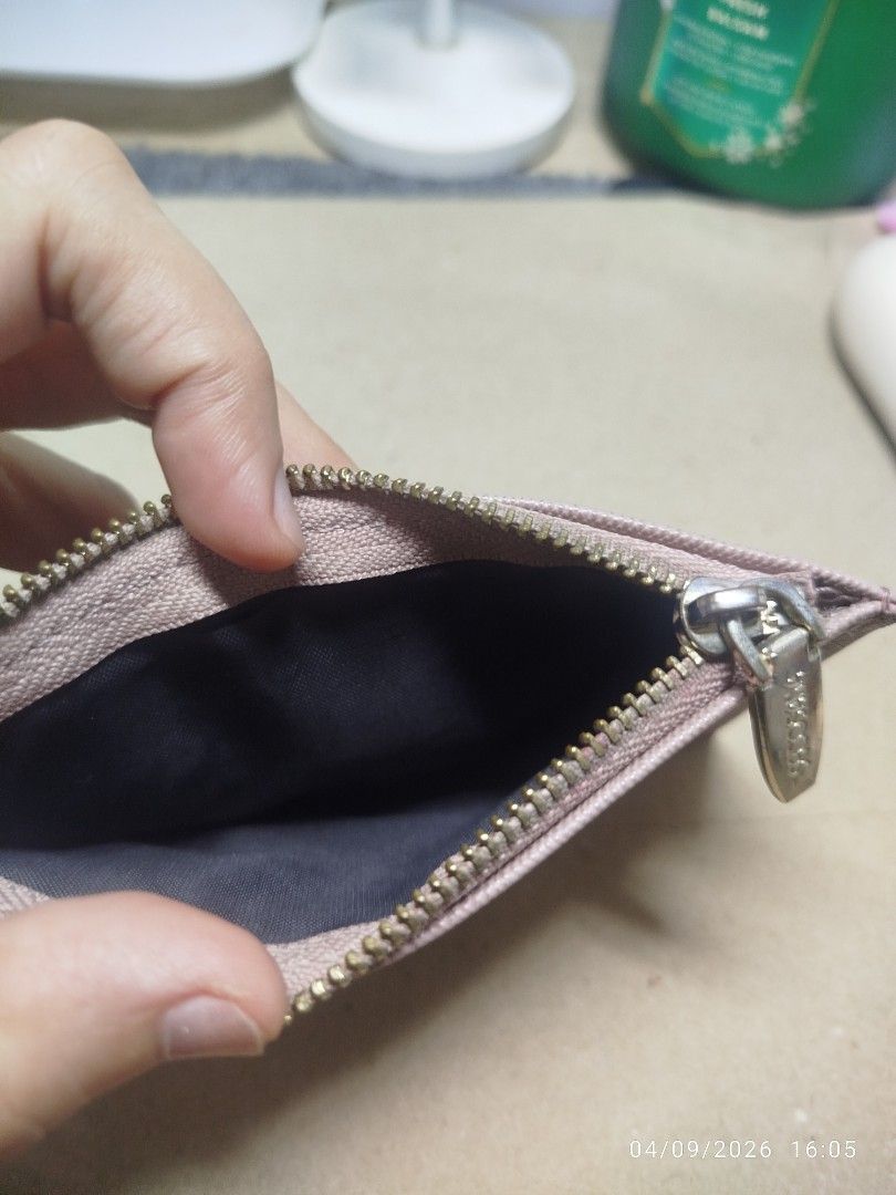 Secosana Card Holder Wallet Muted Pink (Category: Wallets & Card holders) located in Mandaluyong City. Submitted by supersale_mnl (Listing ID 1459567330, Image 3). Description: - Chic pink Secosana card holder - Zippered compartment for coins or small essentials - Multiple card slots for easy access - Compact and practical for everyday organization - Smooth zipper operation - FLAW: yung dalawang top card slots di na magagamit (1 card lang pwede) 