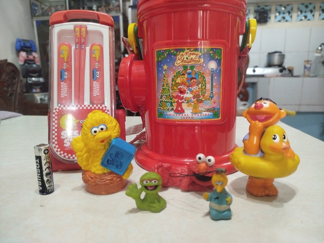 sesame street (Category: Character Goods) located in Muntinlupa City. Submitted by gentleocean_8a1c67 (Listing ID 1459494813, Image 2). Description: sesame street character popcorn bucket set toys all 800 what you see is what you get pick up lalamove sf to lbc payment gcash pm.me.