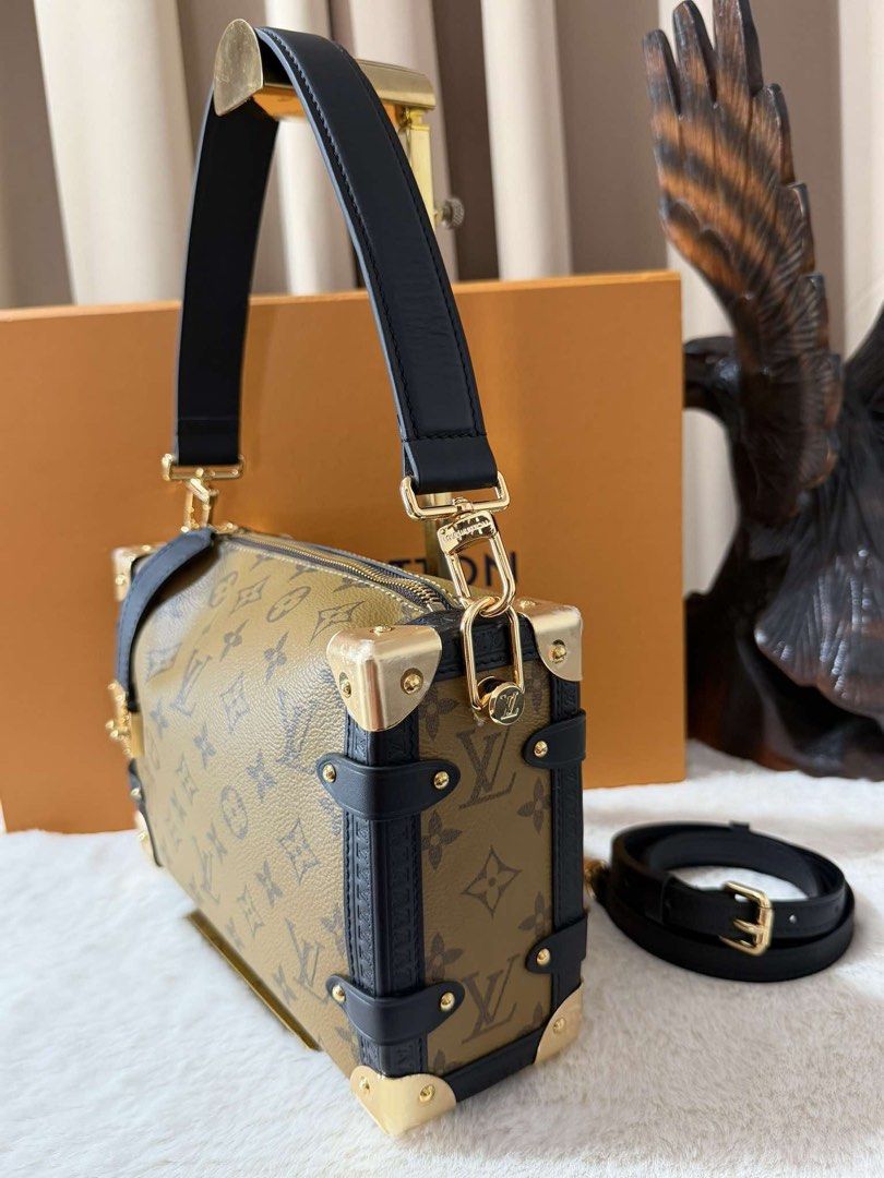 ❣️Side trunk Two-tone ❣️ (Category: Cross-body Bags) located in Manila. Submitted by annmacalua (Listing ID 1459495943, Image 3). Description: What u see is what u get!🥰.