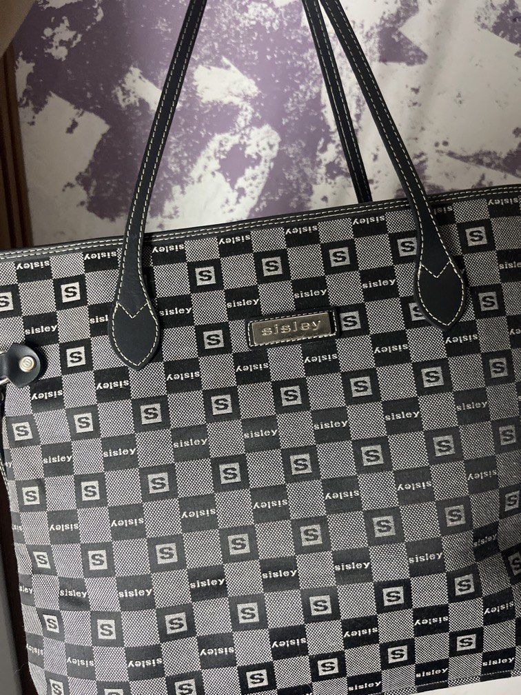 Sisley Tote Shoulder Bag PHP700 (Category: Luxury Bags & Wallets) located in Pasig City. Submitted by ragemrage (Listing ID 1459561126, Image 1). Description: Lightly used RFS: declutter Message me for more pictures.