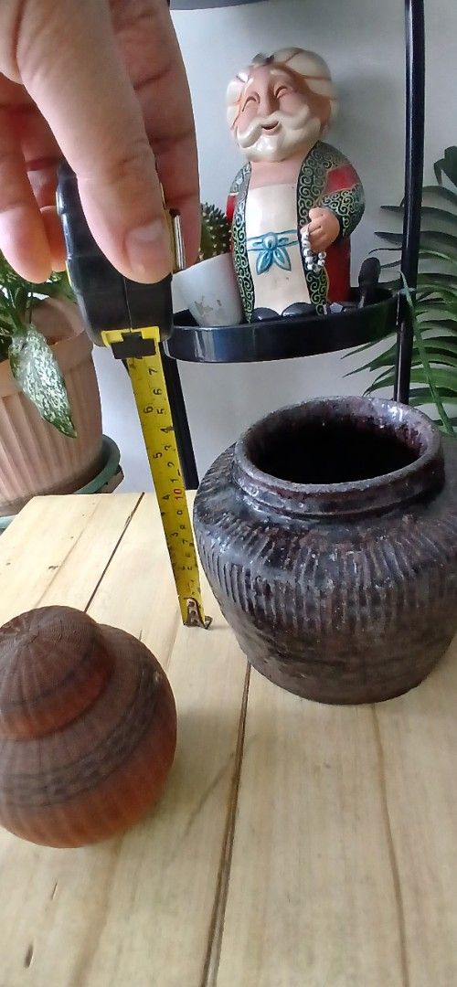 Small jars and vase (Category: Bathroom & Kitchen Fixtures) located in Marikina City. Submitted by darthvader888 (Listing ID 1459505504, Image 3). Description: price starts at 500 prices nasa last photo brown jars- 4k each.