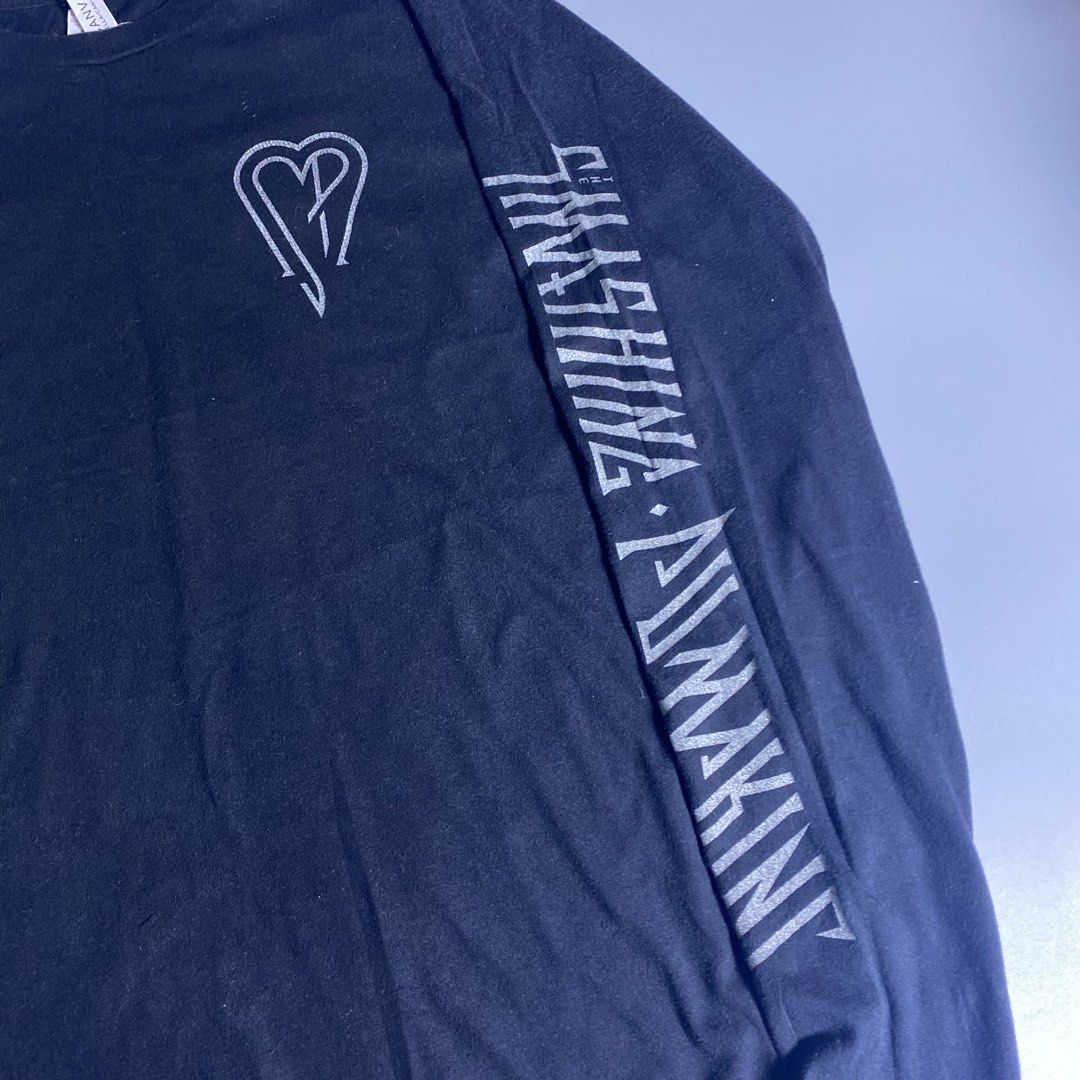 Smashing Pumpkins 2018 Tour Longsleeves (Category: Coats, Jackets and Outerwear) located in Manila. Submitted by knives.finds (Listing ID 1459677082, Image 3). Description: Smashing Pumpkins 19.5 x 27 NO ISSUES 550 +SF.