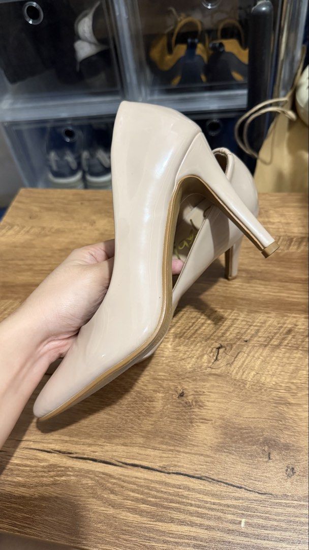 Sofab Felicity Heels Size 35 (Category: Heels) located in Taytay. Submitted by declutterwithvvv__ (Listing ID 1459639976, Image 3). Description: - Light nude/pink patent finish - Pointed toe style - Size 35 - Soles show minor signs of wear (tried on/lightly used) - Versatile for work or dressing up price: 300 rfs: decluttering .