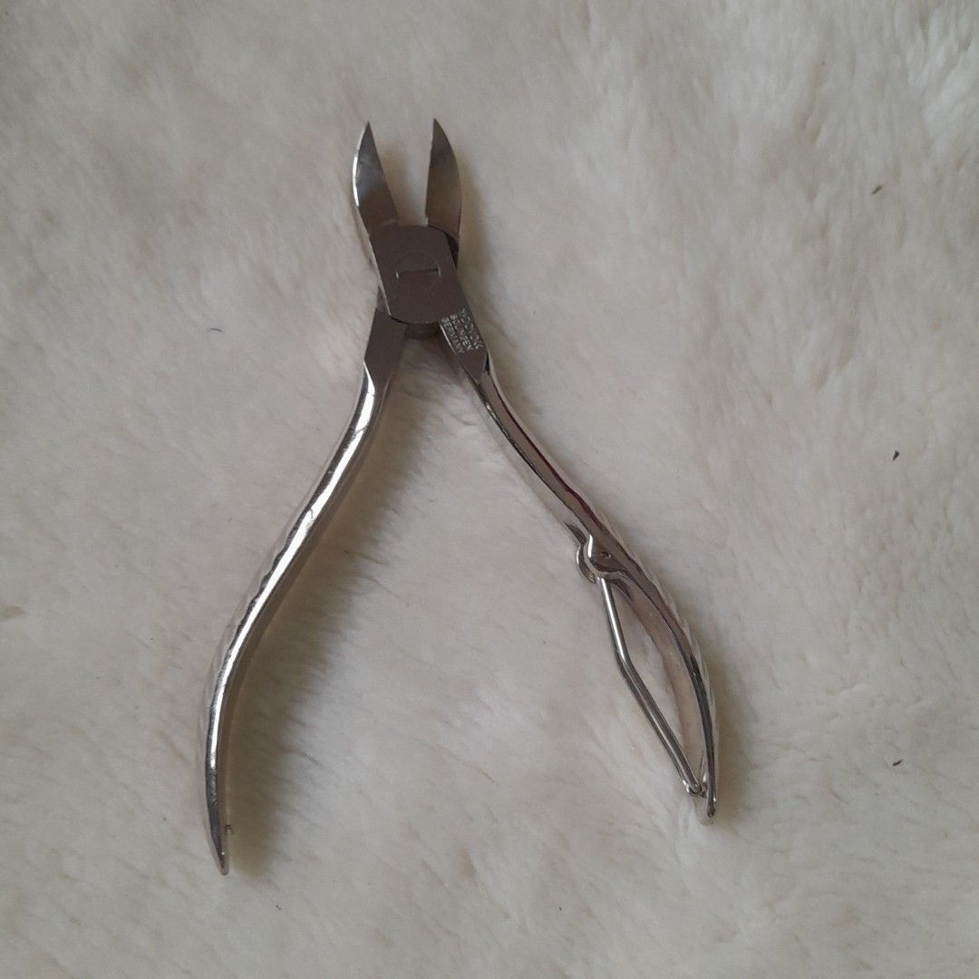 Solingen Germany Big Nipper (Category: Hands & Nails) located in Bocaue. Submitted by marajapansurplus (Listing ID 1459684838, Image 1). Description: - Japan sourced item - Solingen Big Nipper - Made in Germany - High-quality stainless steel - Precision sharp blades for clean cuts - Ergonomic handles for comfortable use - Ideal for personal grooming and maintaining tidy nails.