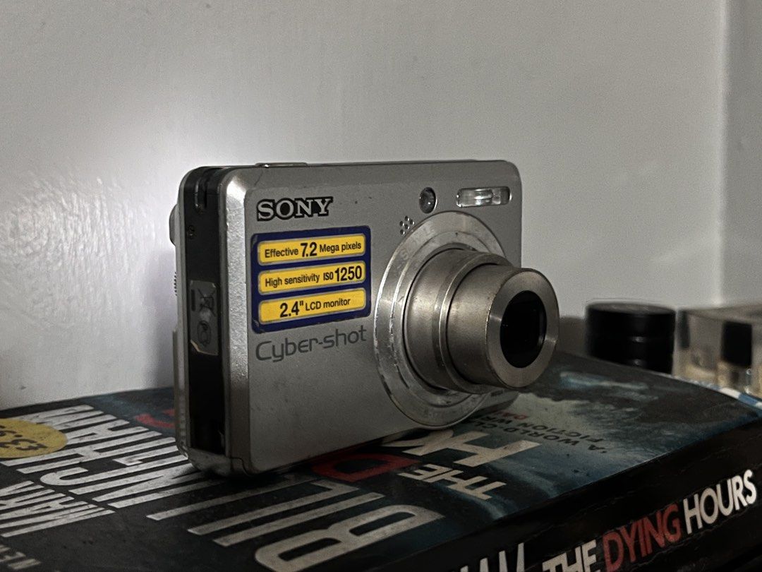 SONY CYBER-SHOT DSC- S730 (Category: Cameras) located in Manila. Submitted by truehorse.b9c192 (Listing ID 1459641227, Image 2). Description: ᯓ★ Sony Cyber-shot DSC-S730 📸 ╰─▸ 7.2MP CCD Digital Camera ✨ ✨ PERFECT FOR DIGICAM / NOSTALGIC PHOTOS ✨ 🎀 7.2MP Super HAD CCD Sensor 🎀 3x Optical Zoom 🎀 Sony SteadyShot Image Stabilization 🎀 Built-in Flash 🎀 2.4” LCD Screen 🎀 Face Detection 🎀 VGA Video Recording 🎀 Uses 2 AA Batteries 🎀 Compact & E