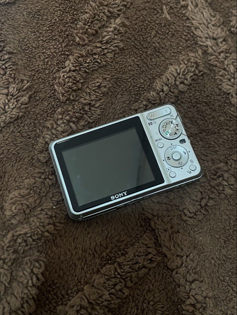 SONY CYBER-SHOT DSC-S750 (Category: Cameras) located in Manila. Submitted by may_finds (Listing ID 1459625608, Image 2). Description: ✦ 📷 SONY CYBER-SHOT DSC-S750 💰 **PRICE: ₱3,000 ┆ ⤿ **AVAILABLE** ♡ ⓘ **Issues:** — Has a small black dot on the output, but it is only visible on white or very light backgrounds — The lens is a bit sensitive, but all functions are working properly ✦ **Inclusions:** — Unit — Paper bag — Custom keychain — Stickers 