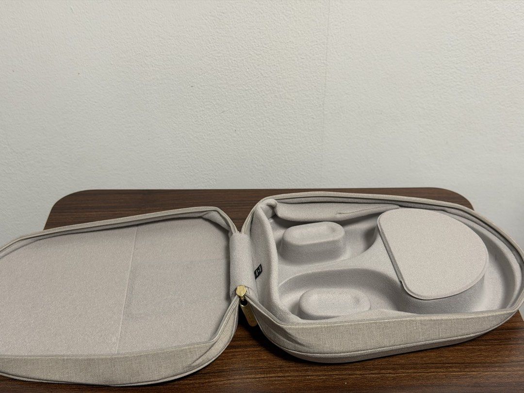 Sony XM5 Case Only (Category: Headphones & Headsets) located in Pasig City. Submitted by matthewpilapil (Listing ID 1459681774, Image 2). Description: Sony xm5 case for sale. RFS: Nawala ko yung headphones, pls bilin niyo na ayoko na maalala nawala ko hahahah.