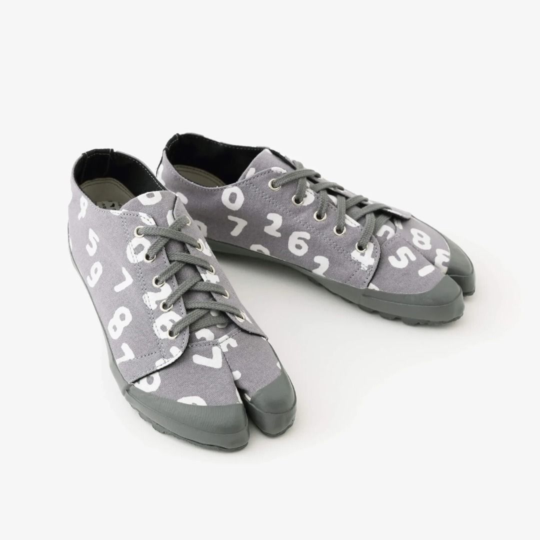 Sou Sou Japan Split Toe Tabi 37/38 (Category: Sneakers) located in Antipolo. Submitted by bentakahitanoano (Listing ID 1459611319, Image 1). Description: Sou Sou Split Toe Tabi – Best Fit 37/38 Women’s Made in Japan Still in good overall condition with normal signs of light wear. Iconic split-toe (tabi) design — comfortable, unique, and easy to style with both modern and traditional looks. .