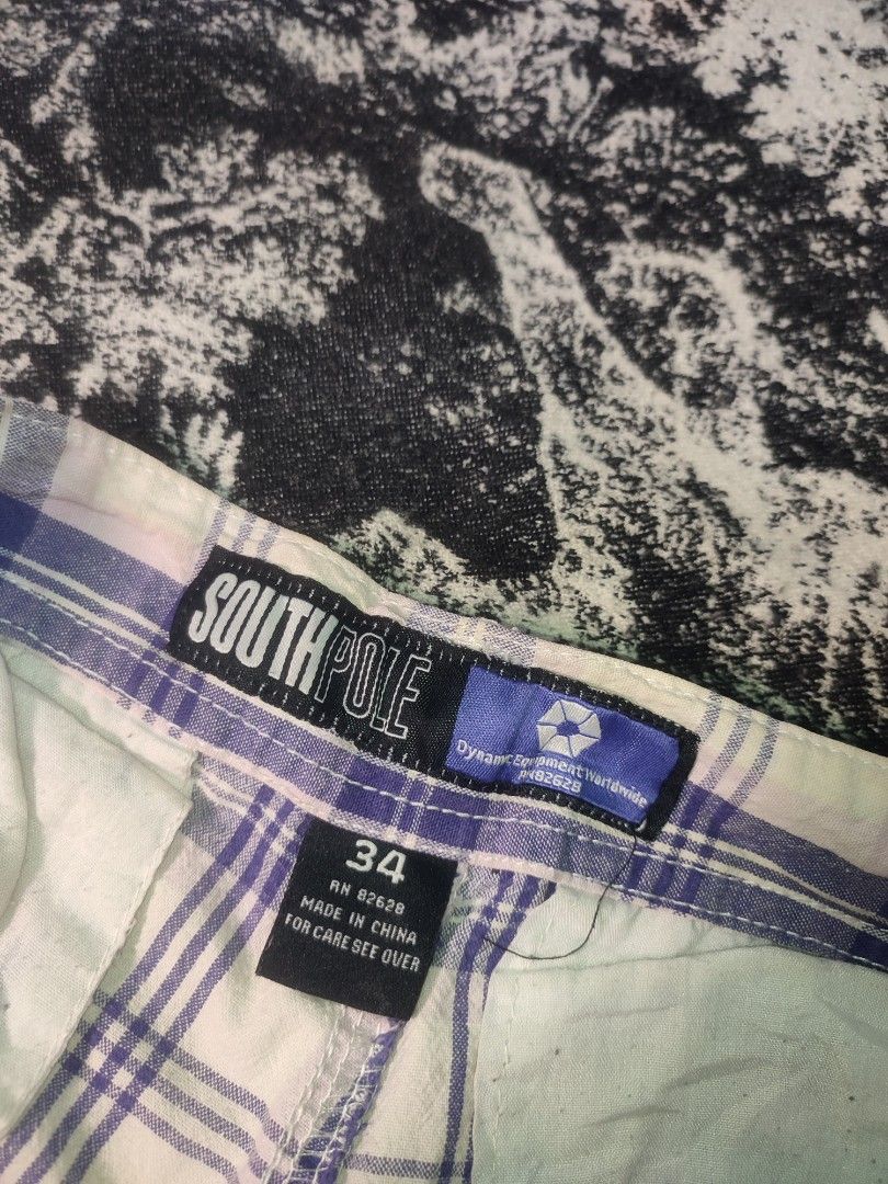 Southpole casual short (Category: Shorts) located in Cagayan de Oro. Submitted by jaypeedeistilo (Listing ID 1459688971, Image 3). Description: still in a good condition✅ waist: 32-33 length: 24 thigh: 13.5 hem: 11.5.