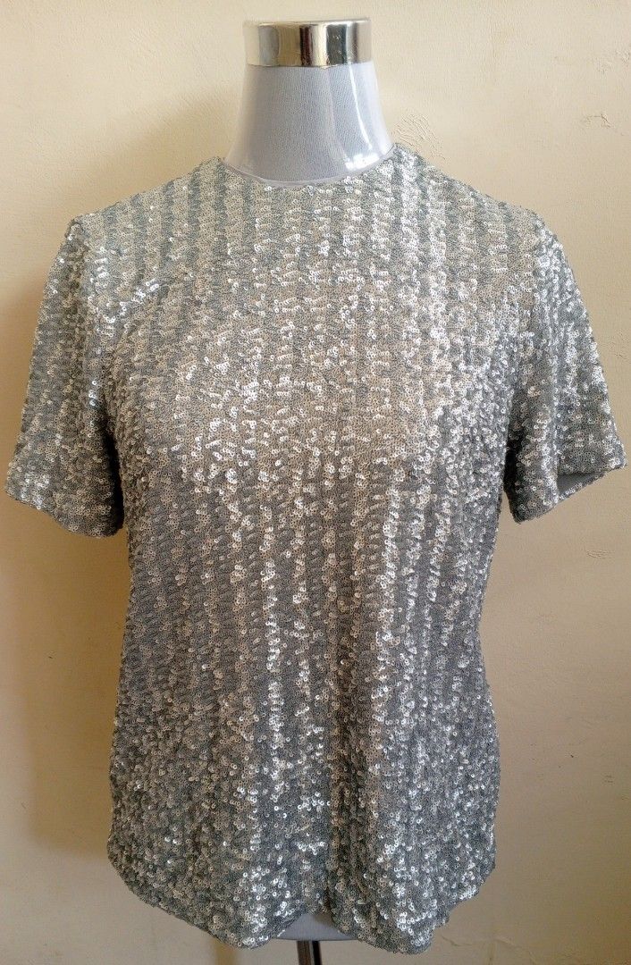Sparkly Silver Sequin Short Sleeve Top (Category: Blouses) located in Cebu City. Submitted by violacloset (Listing ID 1459492726, Image 1). Description: Measurements: length: 23 1/2 in bust: 19 1/2 in waist: 19 1/2 in the material is stretchable.