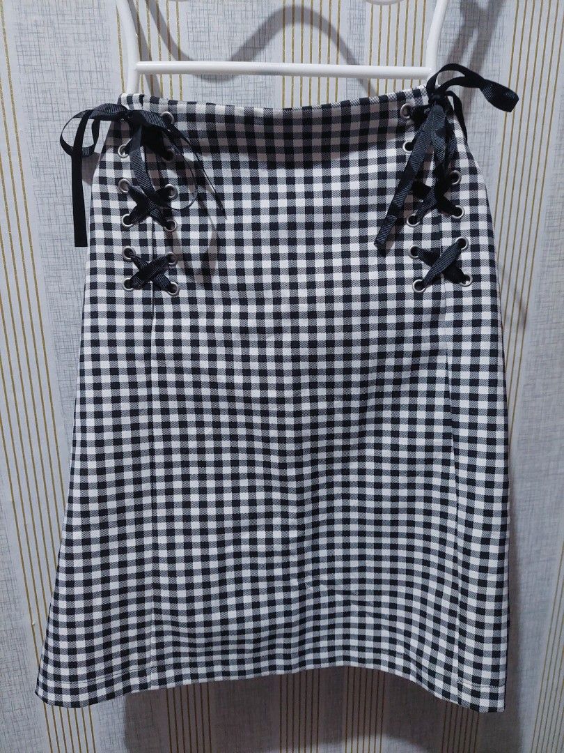 Striped Skirt (Category: Skirts) located in Tarlac. Submitted by prelovedtarlac22 (Listing ID 1459644091, Image 1). Description: Striped Skirt Waist size 25-30 inches (Garterized Back) Length 18 inches RFS: Decluttering my closet ❤️ 📍Tarlac based - No COD (Payment First) to avoid being scammed - Shipping fee will be shouldered by the buyer - Once the payment has been received, we will ship the item immediately - Courier: J&T Express.