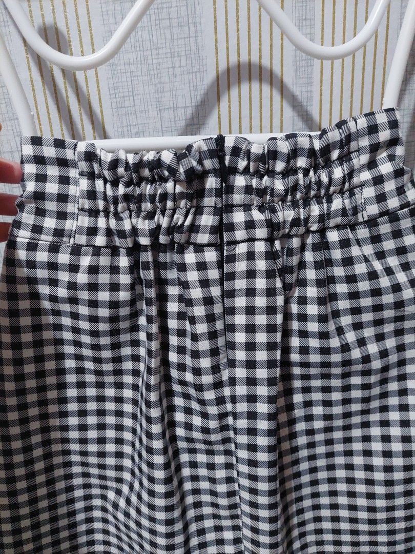 Striped Skirt (Category: Skirts) located in Tarlac. Submitted by prelovedtarlac22 (Listing ID 1459644091, Image 2). Description: Striped Skirt Waist size 25-30 inches (Garterized Back) Length 18 inches RFS: Decluttering my closet ❤️ 📍Tarlac based - No COD (Payment First) to avoid being scammed - Shipping fee will be shouldered by the buyer - Once the payment has been received, we will ship the item immediately - Courier: J&T Express.