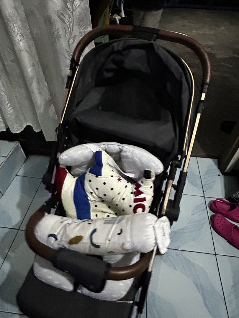 Stroller (Category: Strollers) located in Marikina City. Submitted by noblecloud_e0e930 (Listing ID 1459619044, Image 3). Description: Pillows included .