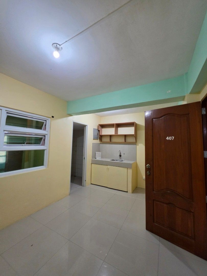 Studio Apartment Room 407 (Category: Apartments & Condos) located in Manila. Submitted by sunvalley.rg (Listing ID 1459491696, Image 3). Description: 🏠 STUDIO TYPE UNIT FOR RENT – Room 407 📍 Salapan, San Juan City 📅 Available for 6-Month Lease Clean and accessible private studio unit located on the 4th floor of a residential building. ✨ Unit Features: • Own kitchen area • Own CR • Ideal for students, working professionals, couples, or small fa