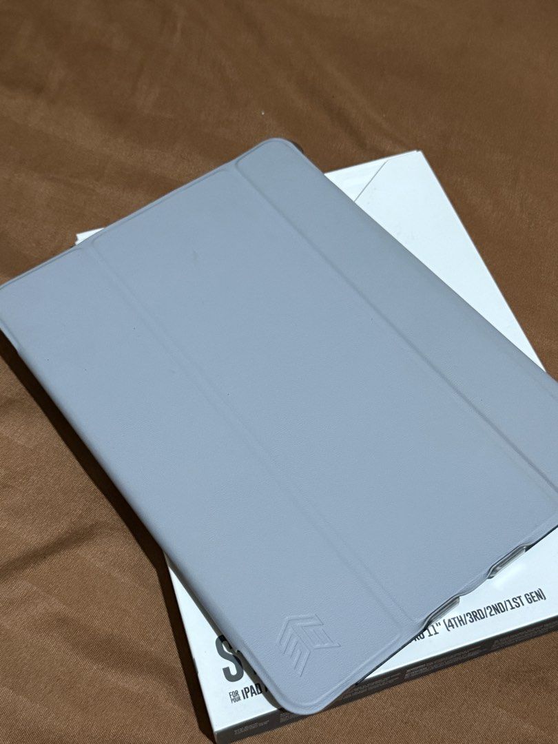 Studio ipad case (Category: Other Accessories) located in Manila. Submitted by mightyriver-db31de (Listing ID 1459616889, Image 3). Description: Compatible to Ipad Air 11” (M2/5th/4th gen), Ipad pro 11” (4th/3rd/2nd/1st gen) Bought at The Loop Lucky Chinatown Comes with the original packaging.