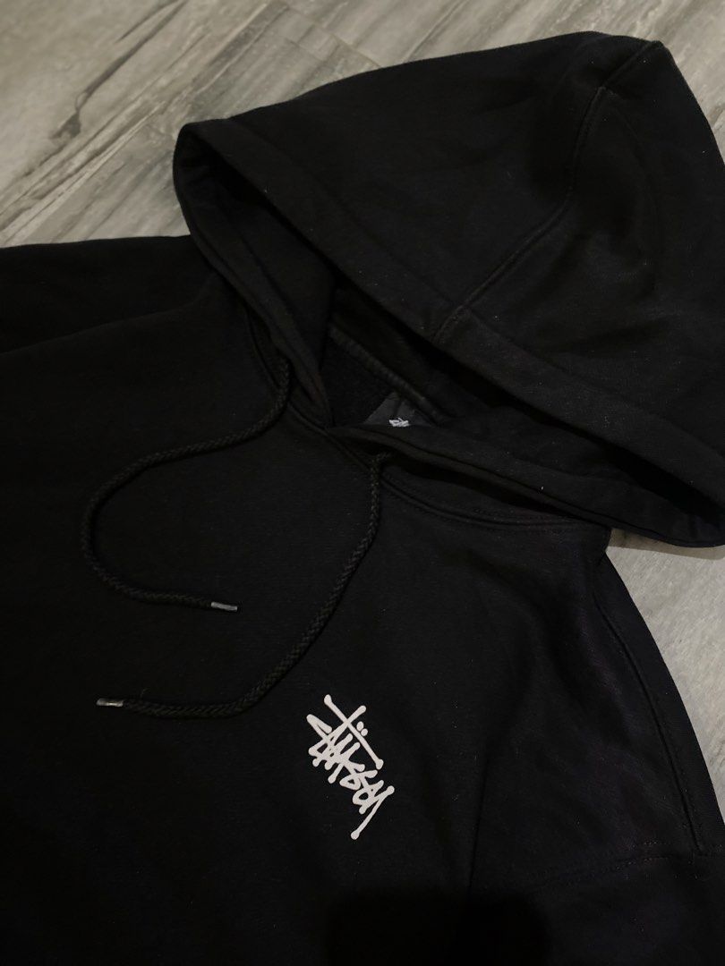 Stussy Basic Logo (Category: Hoodies) located in San Fernando. Submitted by ayotristan_ (Listing ID 1459651049, Image 3). Description: Stussy Basic Logo Dimes: 27 Length 22 Width Issue: minimal chip print only. Legit/Authentic..